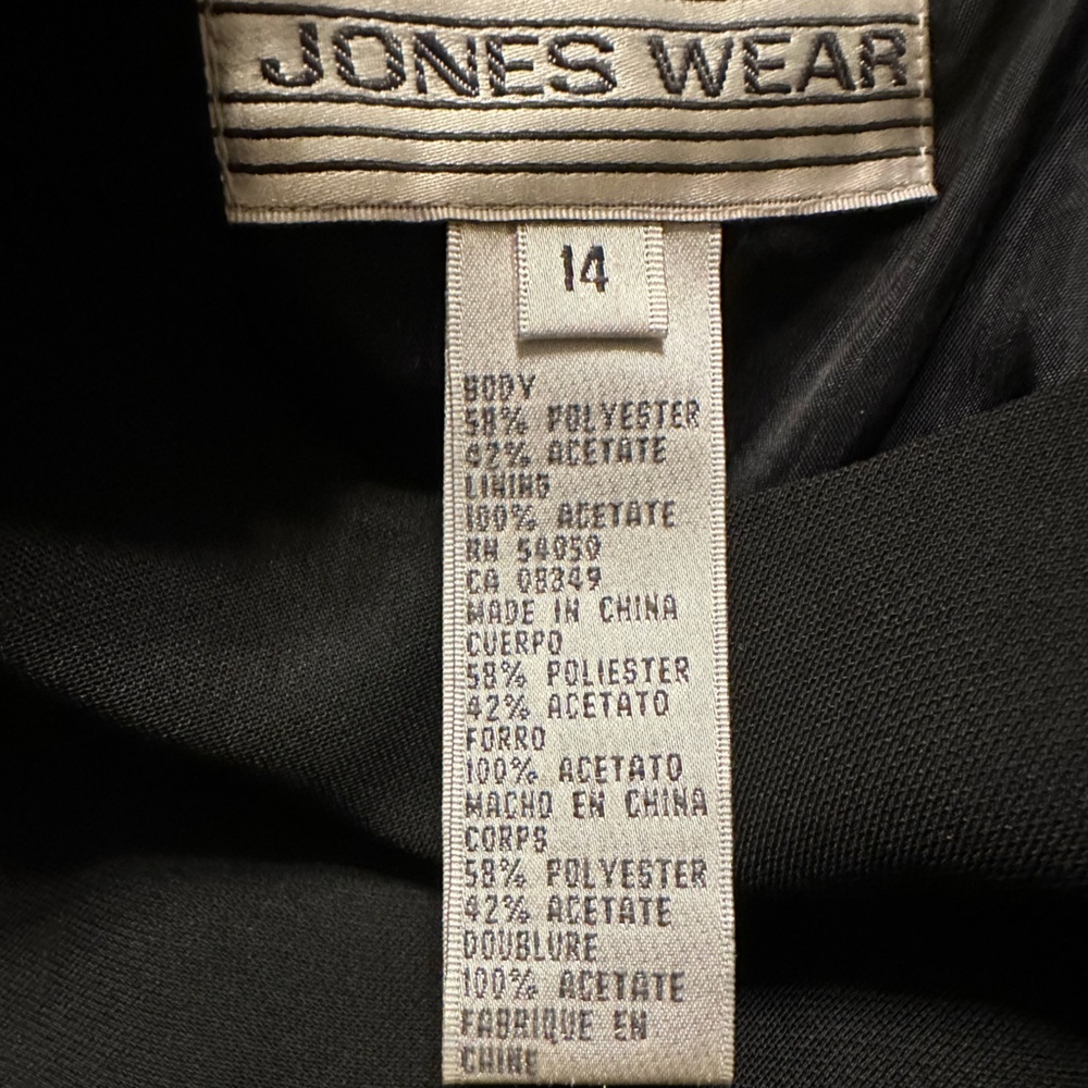 Jones Wear black lined sleeveless dress